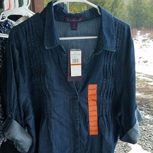 Gloria Vanderbilt cambray shirt